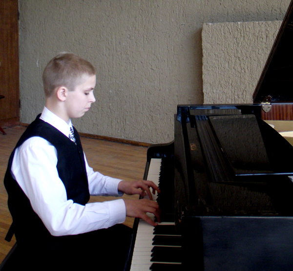 Domantas Pranckūnas respublikiniame jaunųjų pianistų konkurse „Klasikos garsai“.
