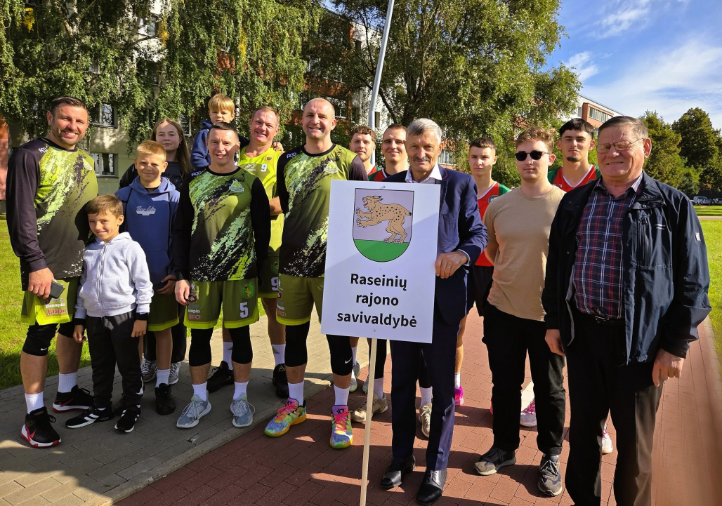 Raseinių atstovai finaliniame Lietuvos seniūnijų sporto žaidynių etape.
